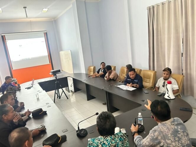 
					Puluhan Massa Datangi Kantor Nakertrans Tanjab Timur, Tuntut Penyelesaian Sengketa Lahan