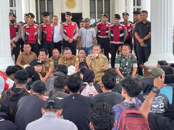 
					Warga Empat Desa di Muaro Jambi Gelar Aksi Damai, Pemda Janji Perbaiki Jalan Bertahap Hingga 2028