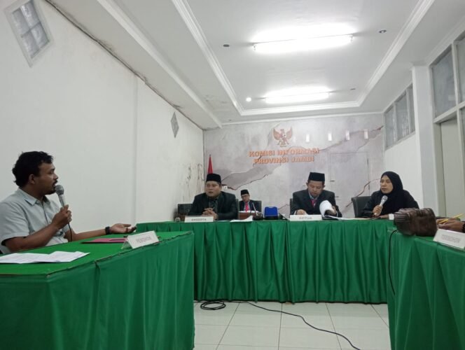 
					Proses persidangan Media Arah Negeri dengan Balai Pelestarian Kebudayaan Wilayah V Jambi Babel di Komisi Informasi Provinsi Jambi